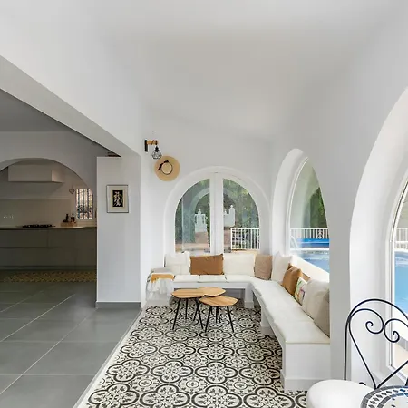 Casa Silencio فيلة *