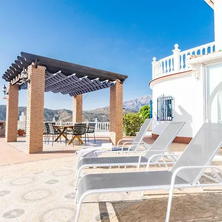 فيلة Casa Silencio